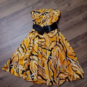 Pinup strapless dress